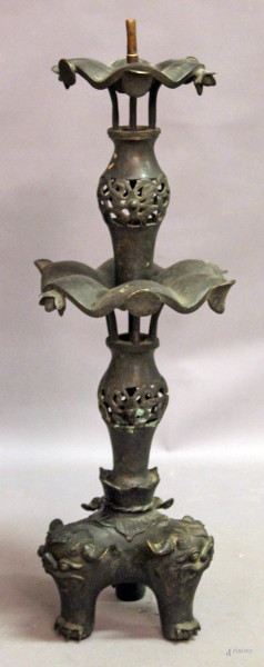 Antico bruciaprofumo in bronzo, arte orientale, h. cm 65.