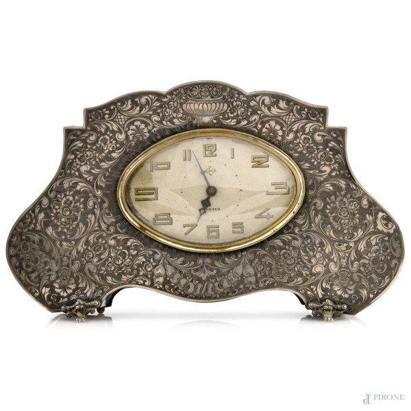 Orologio da camino rivestito in lamina d'argento cesellato a decori floreali, XX secolo, cm 19,5x32,5x5, (segni di usura, da revisionare)