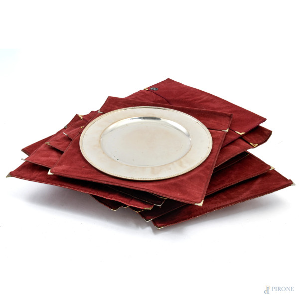 Lotto di 12 piatti in argento 800/000,  diametro cm 30, peso gr 440 cad.