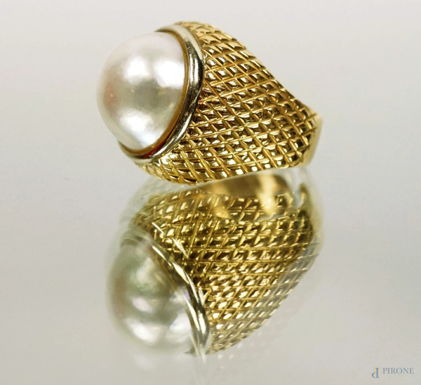 Anello in oro 18 kt con perla Mabe, misura regolabile, peso gr. 13,5