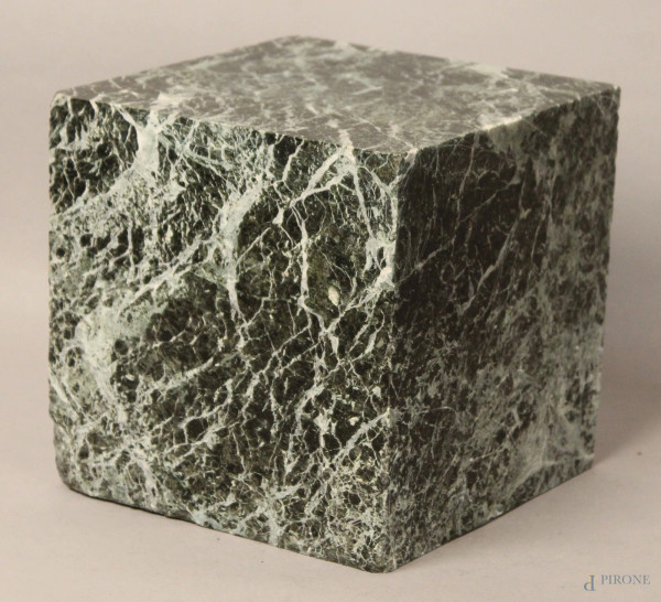 Cubo in marmo di Carrara verde, cm. 20x20x20.