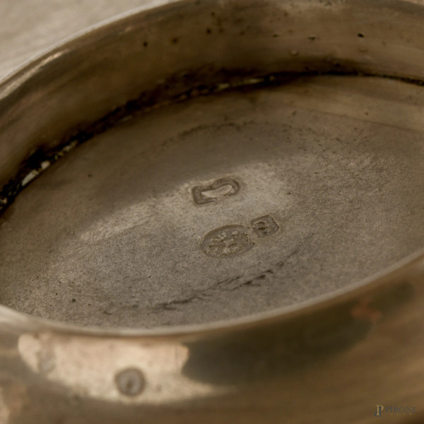 Samovar in argento cesellato con motivi floreali e vegetali, XIX secolo, cm 32x25x18, peso lordo ...