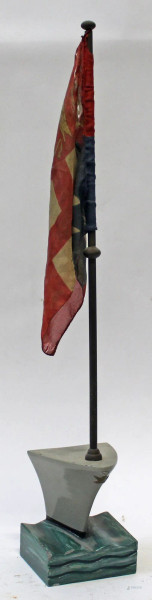 Piccolo modello di prua con bandiera della marina Italiana