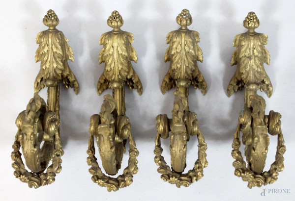 Lotto di quattro reggitende in bronzo cesellato e dorato, XIX secolo, altezza cm 26 (un difetto)