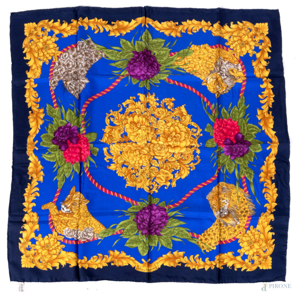 Lotto di due foulard Salvatore Ferragamo a motivi floreali, cm 86x86