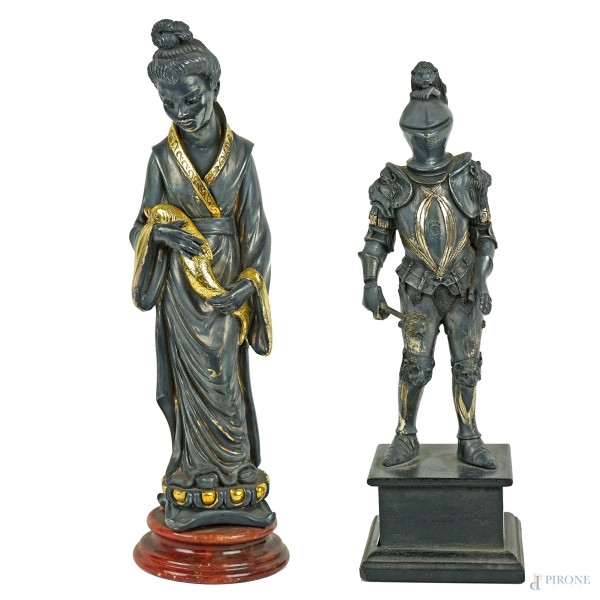 Lotto di due sculture bagnate in argento raffiguranti geisha con pesce e soldato in armatura, alt. max cm 25, firmate A.Giannelli e Magrino, poggianti su basi in legno ed alabastro, (lievi difetti).