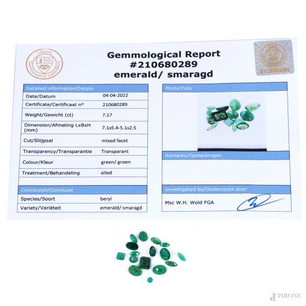 Smeraldi di taglio vario, caratura complessiva 7,17, corredato da certificato rilasciato da LGEML