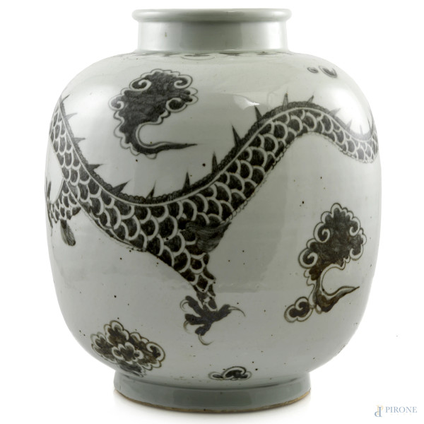 Cachepot in ceramica decorata a dragoni, XX secolo, cm 42,5, (segni di usura, difetti di cottura)