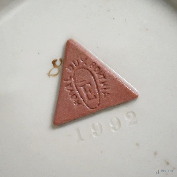 Coppia di vasi in porcellana rappresentati Orfeo e Euridice, firmato Raphanel, Royal Dux Bohemia,...