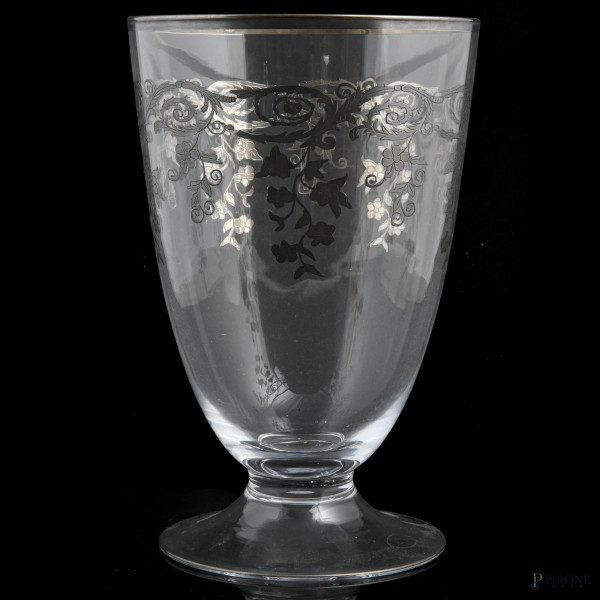 Vaso in vetro Rigatti con decori a racemi argentati, XX secolo, altezza cm 31