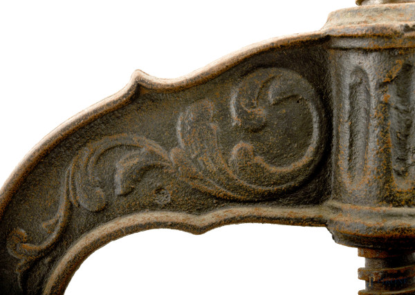 Pressa per rilegatura di libri in ghisa, XIX secolo, cm 29x24,5, (difetti)