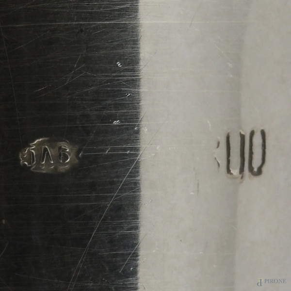 Lotto di due vasi portafiori in argento 800/000, XX secolo, altezza massima cm 20, peso complessi...