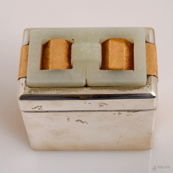 Lotto in argento e giada composto da un'antipastiera, una paletta e un cofanetto, peso lordo comp...