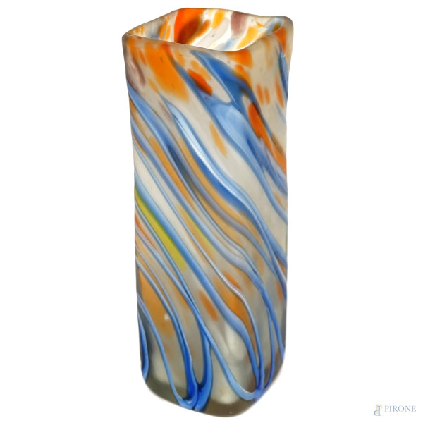 Vaso in vetro satinato, Murano, XX secolo, lavorazione nei toni del blu e dell'arancio, cm h 26