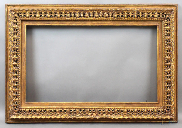 Cornice in legno intagliato e dorato, misure ingombro cm. 74x106, specchio cm. 48x80, XX secolo, (difetti).