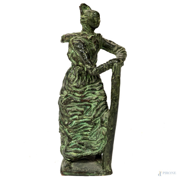 Donna al vento, scultura in bronzo, altezza cm 34, firmato alla base "Martini"