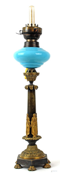 Lampada da tavolo in bronzo dorato, fusto a colonna poggiante su base esagonale, cm h 53, inizi XX secolo, (difetti).