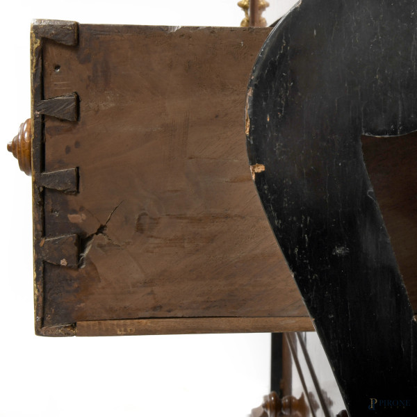 Cassettone in noce stile Impero con piano rettangolare e montanti mossi in legno ebanizzato, XIX ...