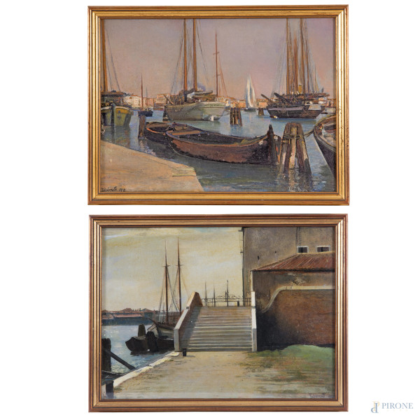 Coppia di dipinti raffiguranti porti, XX secolo, olio su cartone, cm 44,5x60,5, firmati e datati "1935" in basso, entro cornice, (piccole cadute di colore, abrasioni)