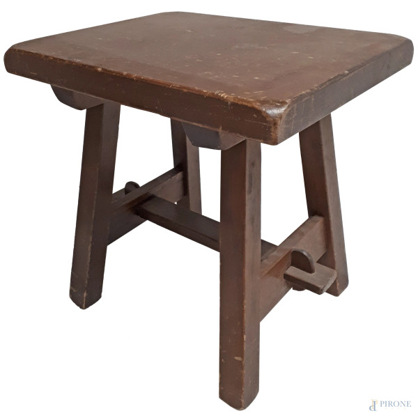 Piccolo raro sgabello in legno massello, vecchia manifattura italiana, cm 36x45, altezza cm 46