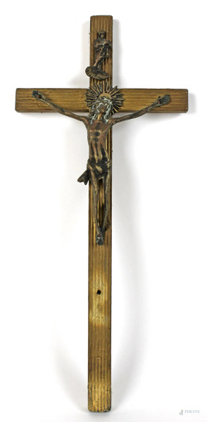 Crocifisso in bronzo, croce in legno, cm 29x13, XX secolo