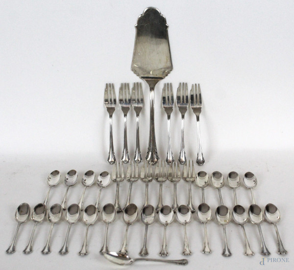 Lotto di posate in argento, composto da: 1 paletta, 12 forchettine e 24 cucchiaini, gr 760