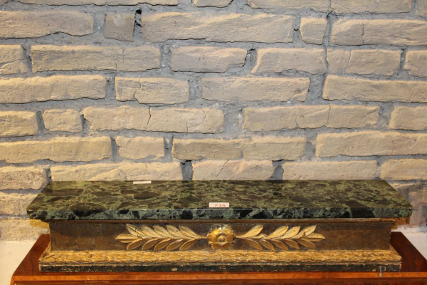 Mensola dorata in legno con piano in marmo, XIX sec, h.13x70x16cm