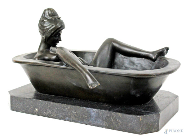 Scultura erotica in bronzo, cm 20x31x20, firmata Preiss, XX secolo.