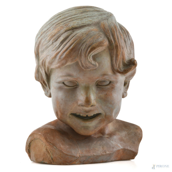 Busto di bambino in terracotta, XX secolo, altezza cm 25, firmato, (Segni di usura, scalfiture, rotture, restauri)