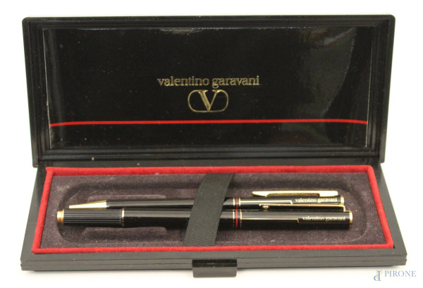 Set di penna e portamine in metallo laccato con scatola originale, firmato valentino.