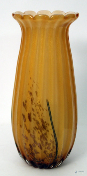 Vaso in vetro colorato, primi 900, h. cm 34.