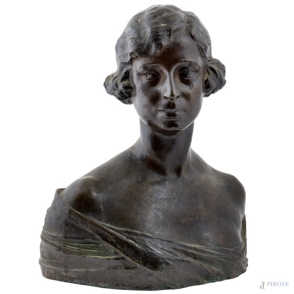 Torquato Tamagnini (1886 - 1965) , Busto di donna, scultura in bronzo, altezza cm 50, firmato e iscritto "Fonderia d'Arte Laganà Napoli"