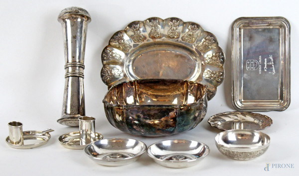 Lotto di vari oggetti in argento, gr. 740