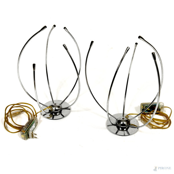 Coppia di lampade da tavolo in acciaio cromato prod. Sforzin Illuminazione, altezza cm 42, (segni di usura, da revisionare)