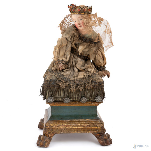 Sant'Agata, XIX secolo, scultura in materiali vari su base in legno dipinto e dorato, altezza complessiva cm 37, (segni di usura, difetti, consunzioni, strappi, rotture)