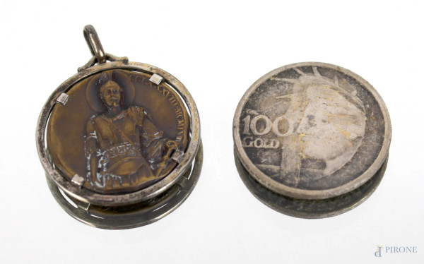 Lotto di due medaglie commemorative in materiali diversi, XX secolo.