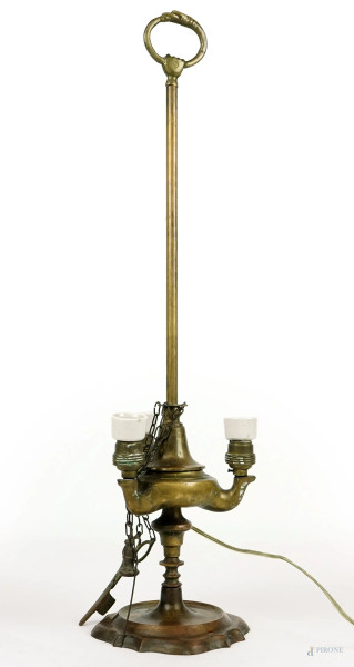 Lampada fiorentina in bronzo, montata a luce elettrica, cm h 55, XX secolo, (difetti)