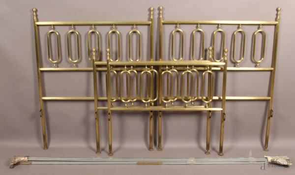 Coppia letti in bronzo dorato, altezza 110x86 cm.