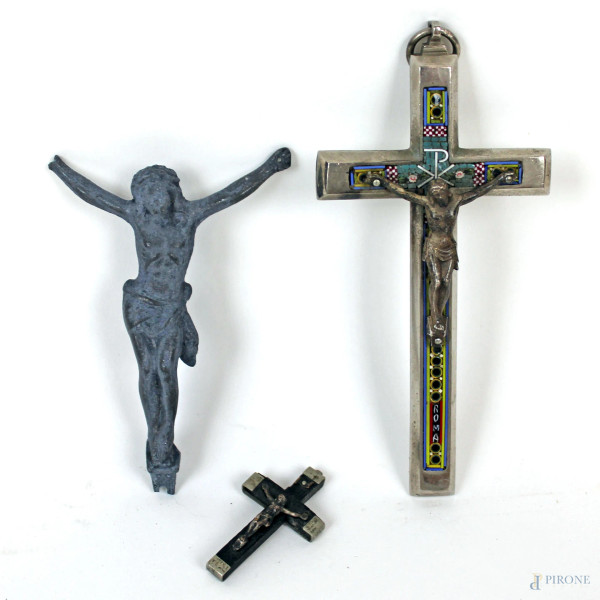 Lotto di tre crocifissi in ferro, legno e metallo argentato, particolari smaltati, misure max cm 13,5x6, (difetti e mancanze).
