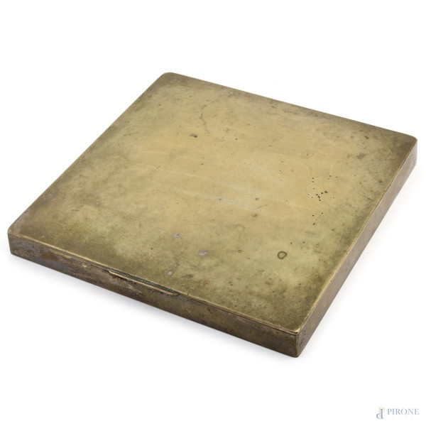 Portasigari in legno rivestito in argento, XX secolo, cm 2x18,5x18,5