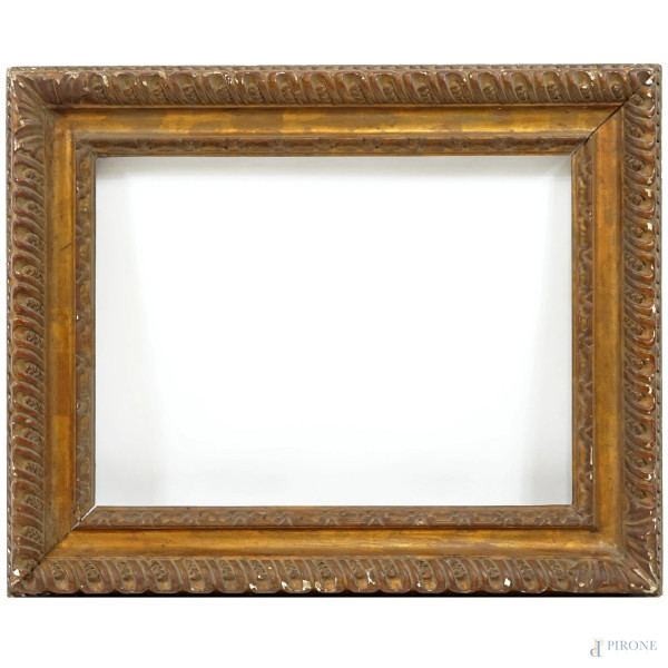 Cornice in legno intagliato e dorato, inizio sec. XX,  ing. cm 83,5x68,5, batt. cm 62,5x47,5, (difetti)