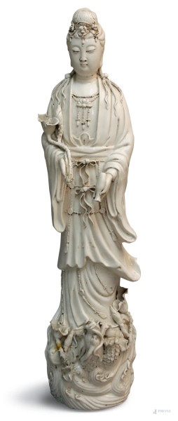 Guanyin, scultura in porcellana bianca, h. 73 cm., Cina primi &#39;900.