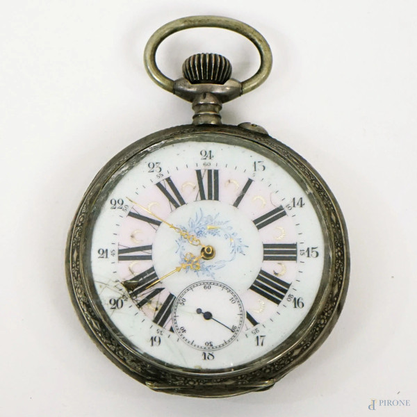 Grande orologio da tasca in argento inciso con quadrante in porcellana, XIX-XX secolo, diam cm 6 (difetti, meccanica da revisionare)