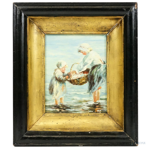 Scuola europea, prima metà del XX secolo, Due giovani pescatrici in riva al mare, olio su tavola, cm 25 x 20, entro cornice