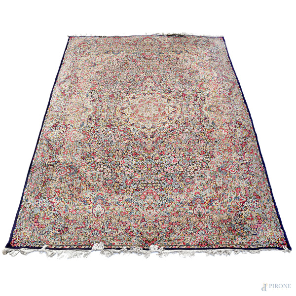 Tappeto, cm 300x418, (segni di usura)