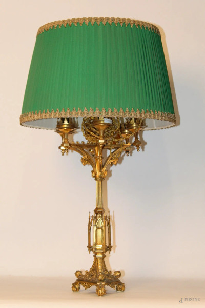 Lampada da tavolo in bronzo, stile neogotico.