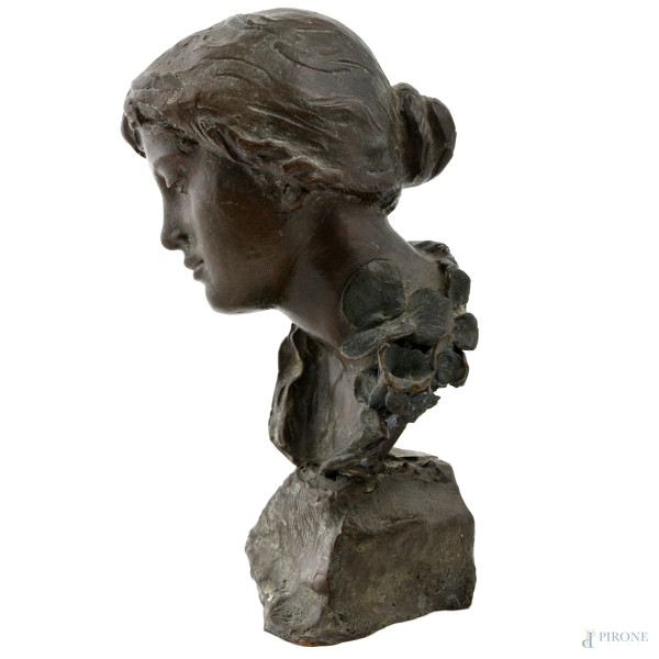 Busto di donna, XX secolo, scultura in bronzo, altezza cm 15
