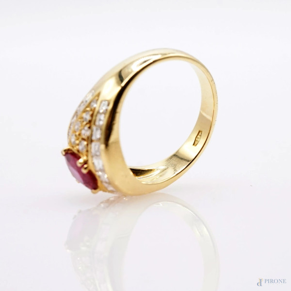 Anello in oro giallo 18 Kt con rubino 1,10 Kt e diamanti 1,20 kt, gr. 6, misura n.13.5