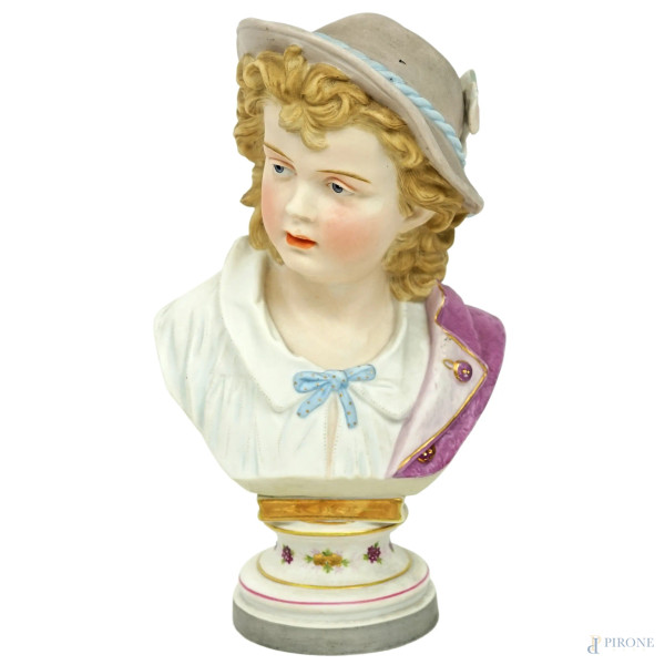 Busto di fanciulla con cappello in Bisquit, XX secolo, cm h 22,5