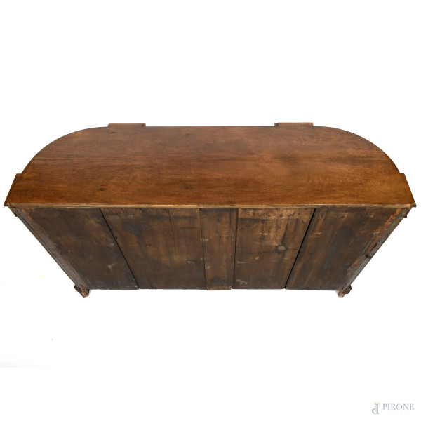 Servante in noce e radica con intarsi a motivi floreali e stemmi. Sportello centrale fiancheggiat...